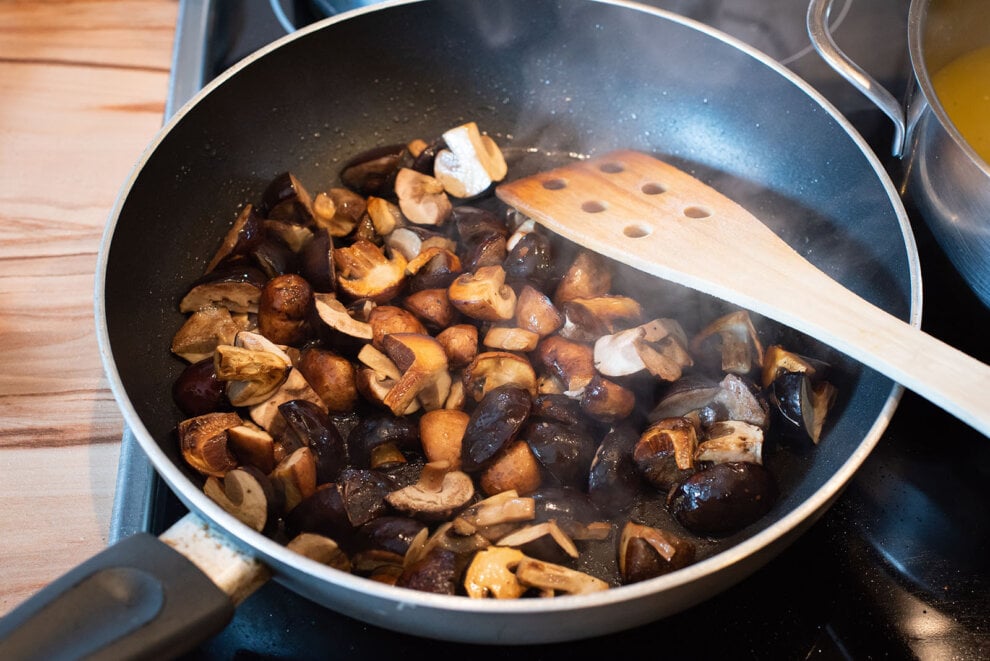 Pilzrisotto – veganes Rezept mit Champignons, Pfifferlingen &amp; Co ...