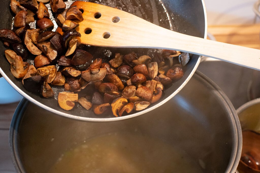 Pilzrisotto – veganes Rezept mit Champignons, Pfifferlingen &amp; Co ...