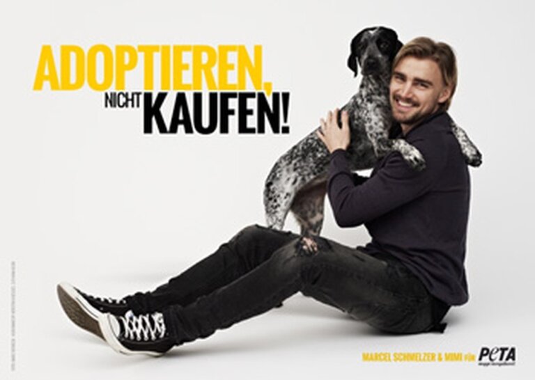 Marcel Schmelzer appelliert „Adoptieren, nicht kaufen!“ PETA